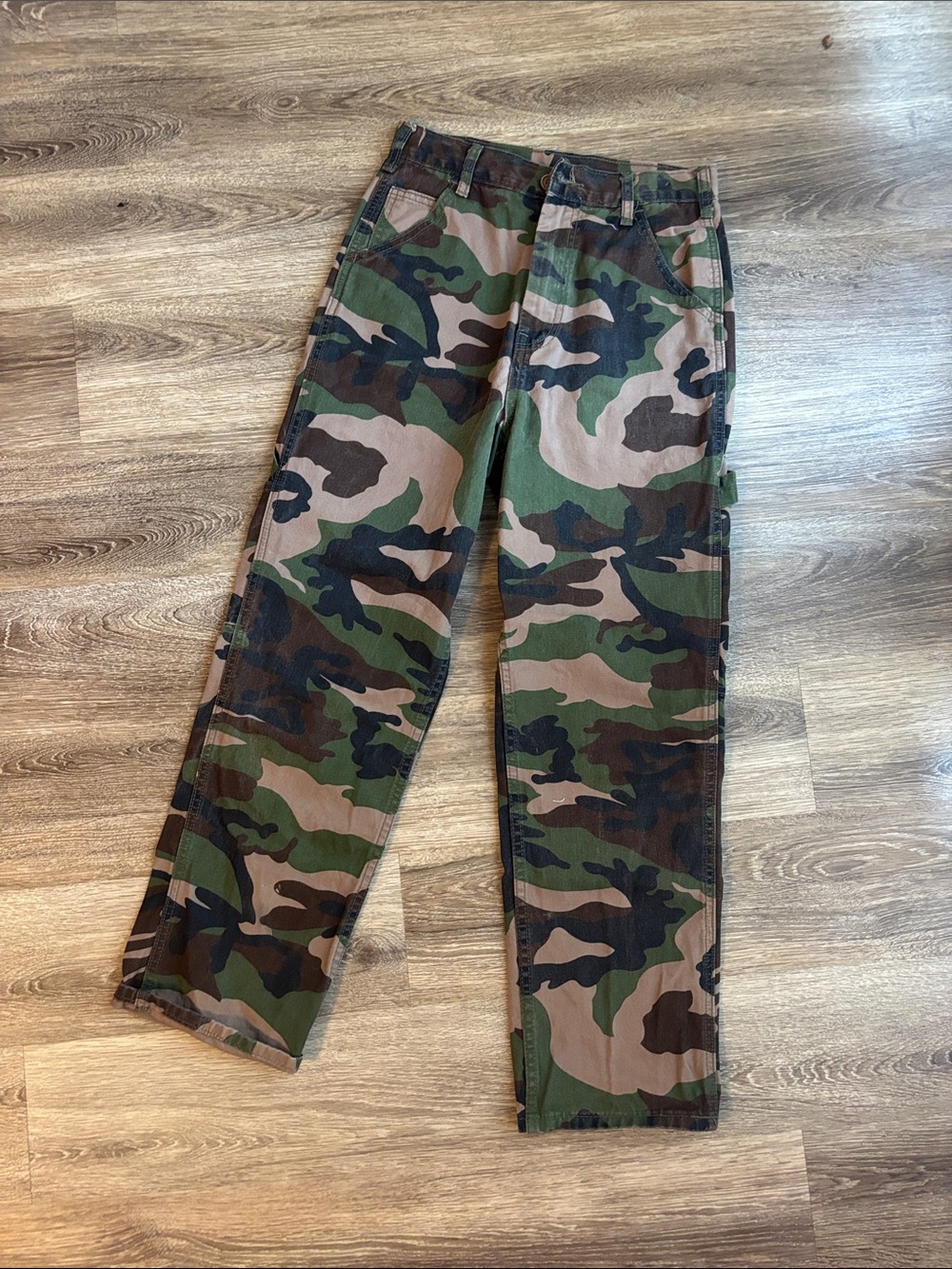 Women's  Camouflage Cargo Pants - Green Camo